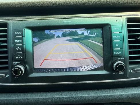 Used 2020 Kia Sedona EX FWD image 11