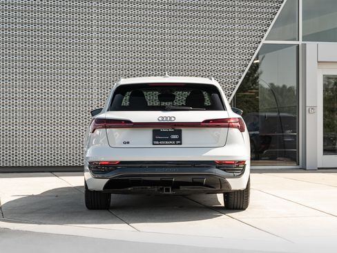 Certified 2024 Audi Q8 e-tron Premium Plus w/ Premium Plus Package AWD/4WD image 30