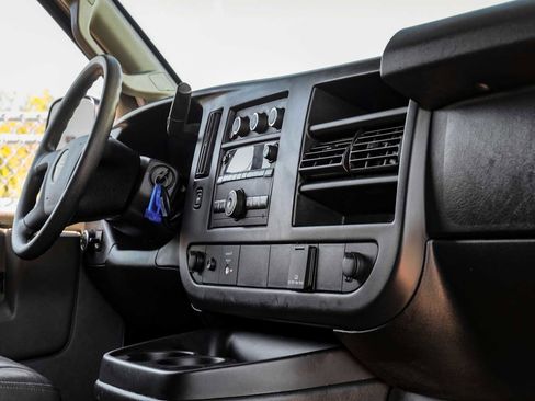 Used 2017 GMC Savana 3500 LS image 20