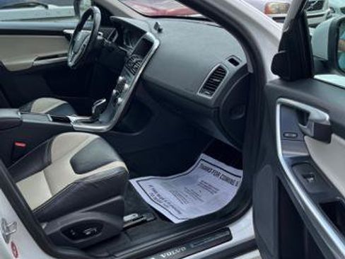 Used 2017 Volvo XC60 T5 FWD image 15