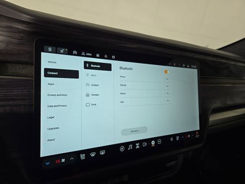 Used 2023 Rivian R1S Adventure image 28