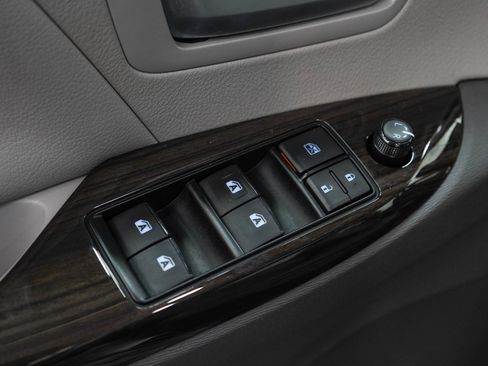 Used 2017 Toyota Sienna XLE w/ XLE Navigation Package AWD/4WD image 22