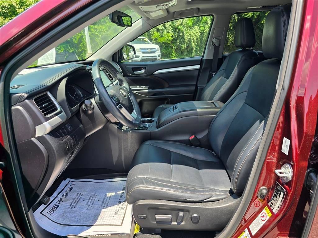 Used 2016 Toyota Highlander XLE AWD/4WD image 12