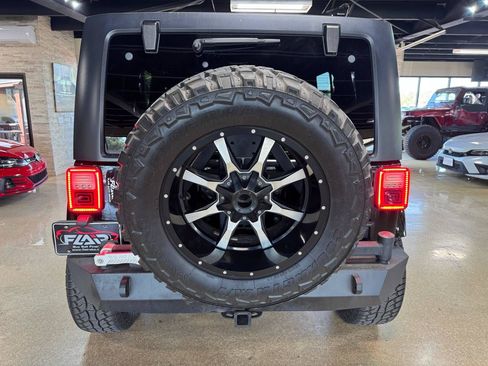 Used 2014 Jeep Wrangler Unlimited Sahara w/ Connectivity Group AWD/4WD image 6