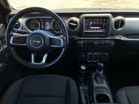 Used 2020 Jeep Wrangler Unlimited Sahara AWD/4WD image 14