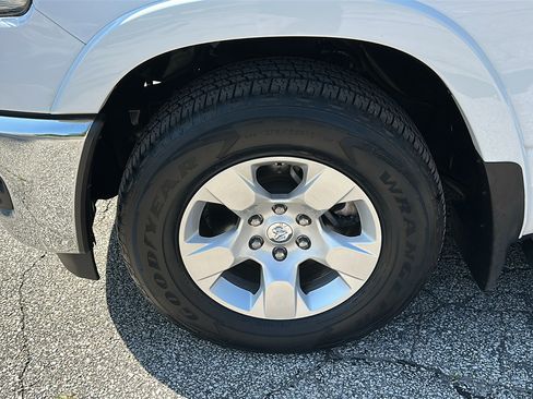 Used 2025 RAM 1500 Big Horn AWD/4WD image 9