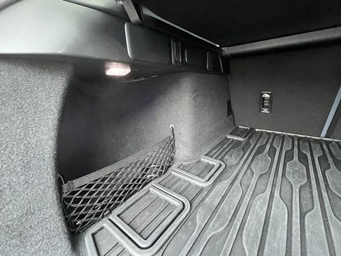 Certified 2023 Land Rover Range Rover Velar R-Dynamic S image 31