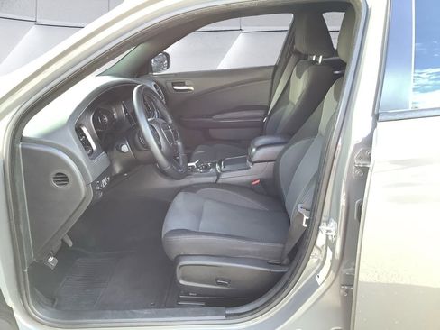 Used 2018 Dodge Charger SXT w/ Blacktop Package RWD image 7