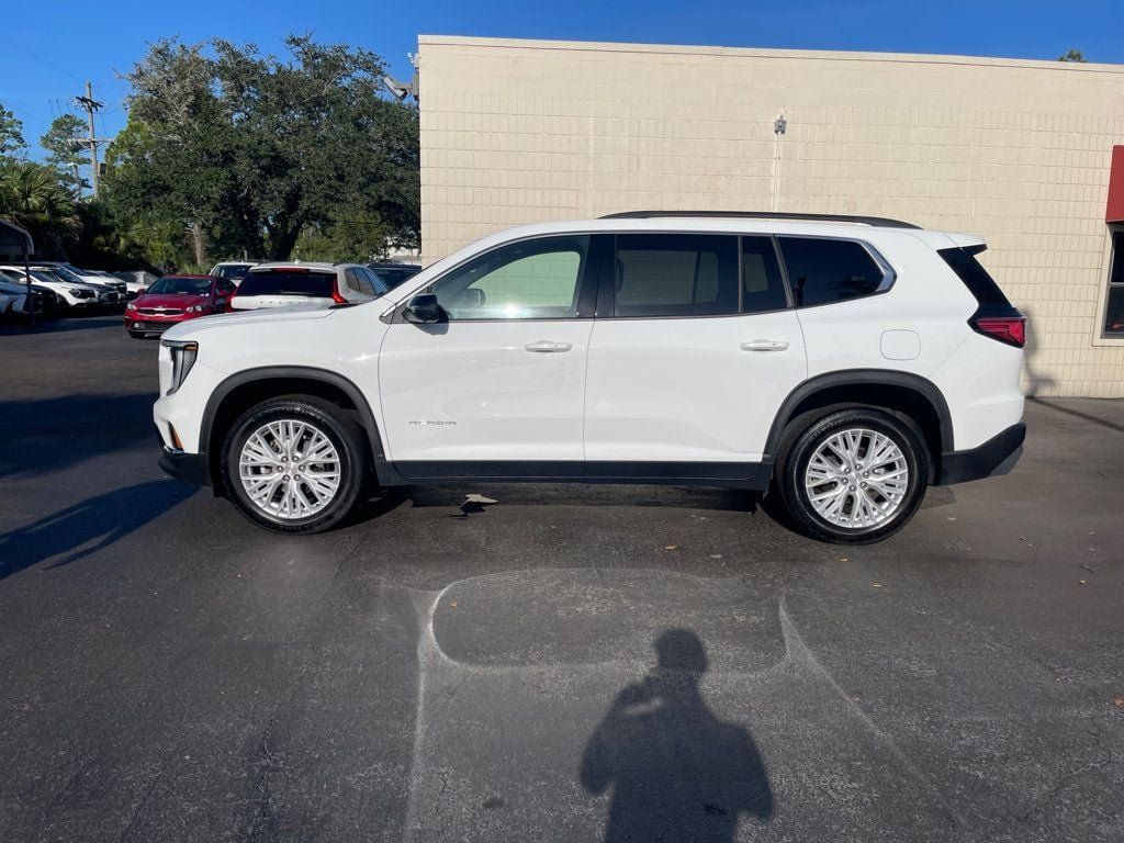 Used 2026 GMC Acadia Elevation w/ Elevation Premium Package FWD image 2