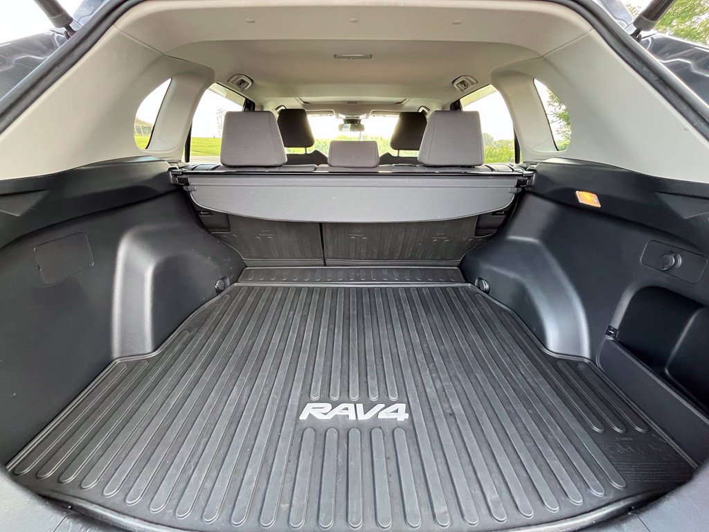 Used 2019 Toyota RAV4 XLE w/ Convenience Package FWD image 33
