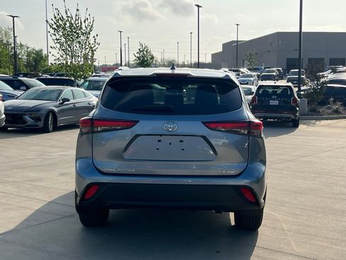 Used 2021 Toyota Highlander XLE image 11