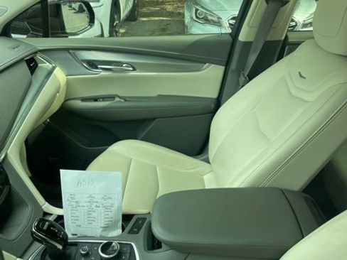 Used 2022 Cadillac XT5 Premium Luxury w/ Technology Package AWD/4WD image 9