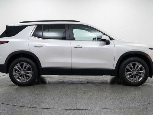 Used 2025 Chevrolet Equinox LT FWD image 11