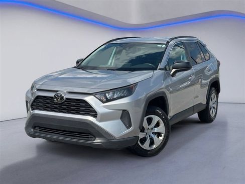 Used 2020 Toyota RAV4 LE FWD image 2