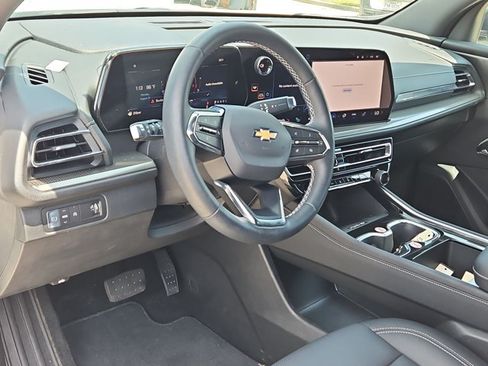 Used 2026 Chevrolet Traverse LT FWD image 9