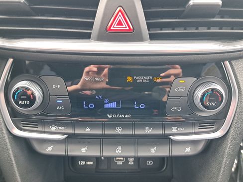 Used 2020 Hyundai Santa Fe Limited AWD/4WD image 21