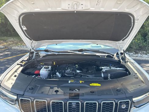 Used 2023 Jeep Grand Cherokee Overland w/ Adv Protech Group III AWD/4WD image 44