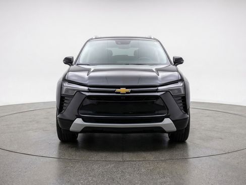 Used 2025 Chevrolet Blazer LT image 2