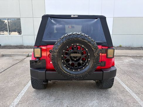 Used 2016 Jeep Wrangler Sahara w/ Connectivity Group AWD/4WD image 7