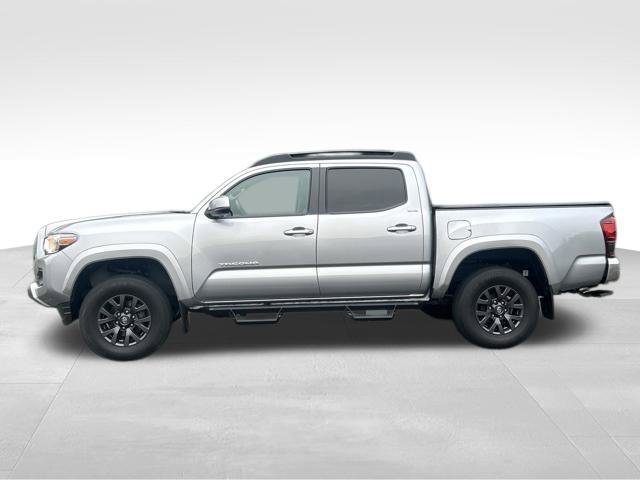 Used 2023 Toyota Tacoma SR5 AWD/4WD image 2