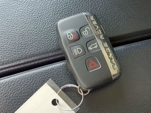 Used 2019 Land Rover Range Rover Velar S image 35