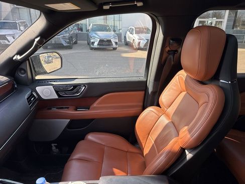 Used 2020 Lincoln Navigator Reserve w/ Luxury Package image 22