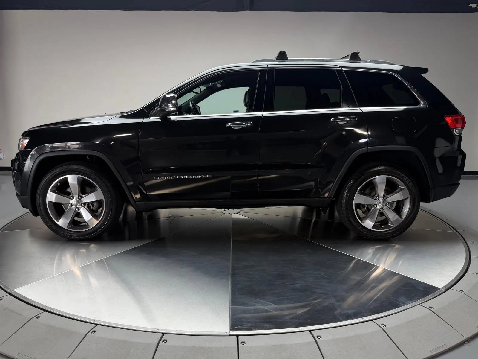 Used 2014 Jeep Grand Cherokee Limited RWD image 4