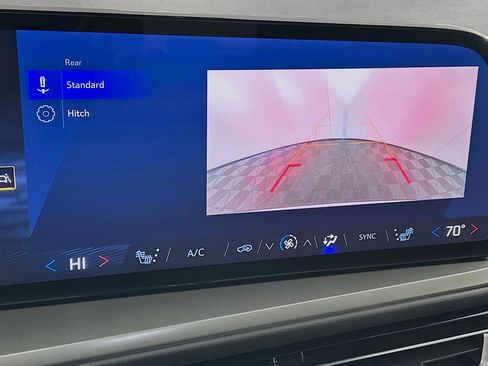 Used 2025 Chevrolet Traverse LT image 23