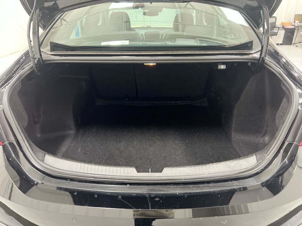 Used 2025 Chevrolet Malibu LT FWD image 23