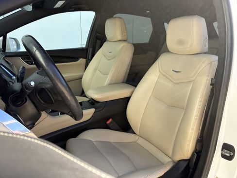 Used 2018 Cadillac XT5 FWD image 11