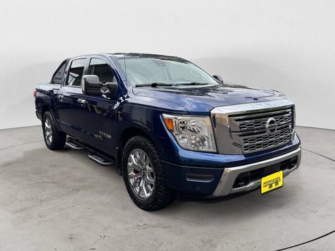 Used 2021 Nissan Titan SV w/ SV Convenience Package AWD/4WD image 3