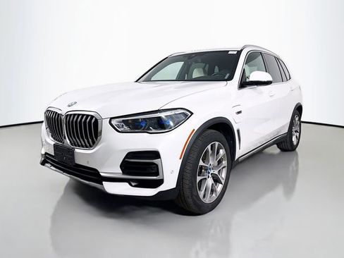 Used 2022 BMW X5 xDrive45e w/ Executive Package image 3