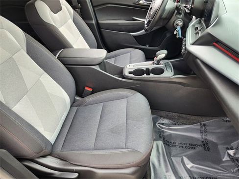 Used 2024 Chevrolet Trax RS w/ Sunroof Package image 15