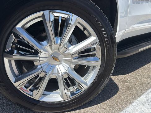 Used 2023 Chevrolet Suburban High Country RWD image 27