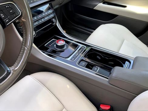 Used 2019 Jaguar XE Premium AWD/4WD image 15