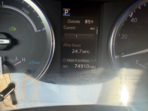 Used 2019 Toyota Highlander XLE AWD/4WD image 11