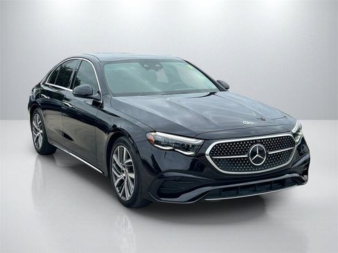 Used 2024 Mercedes-Benz E 350 4MATIC Sedan image 3