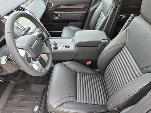 New 2026 Land Rover Discovery Dynamic SE image 12