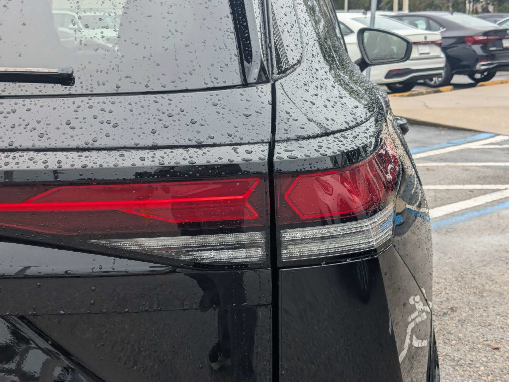 Certified 2026 Volkswagen Tiguan SE R-Line FWD image 15