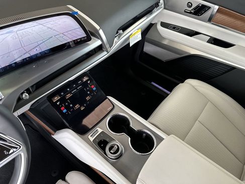 New 2026 Cadillac Vistiq Luxury image 22