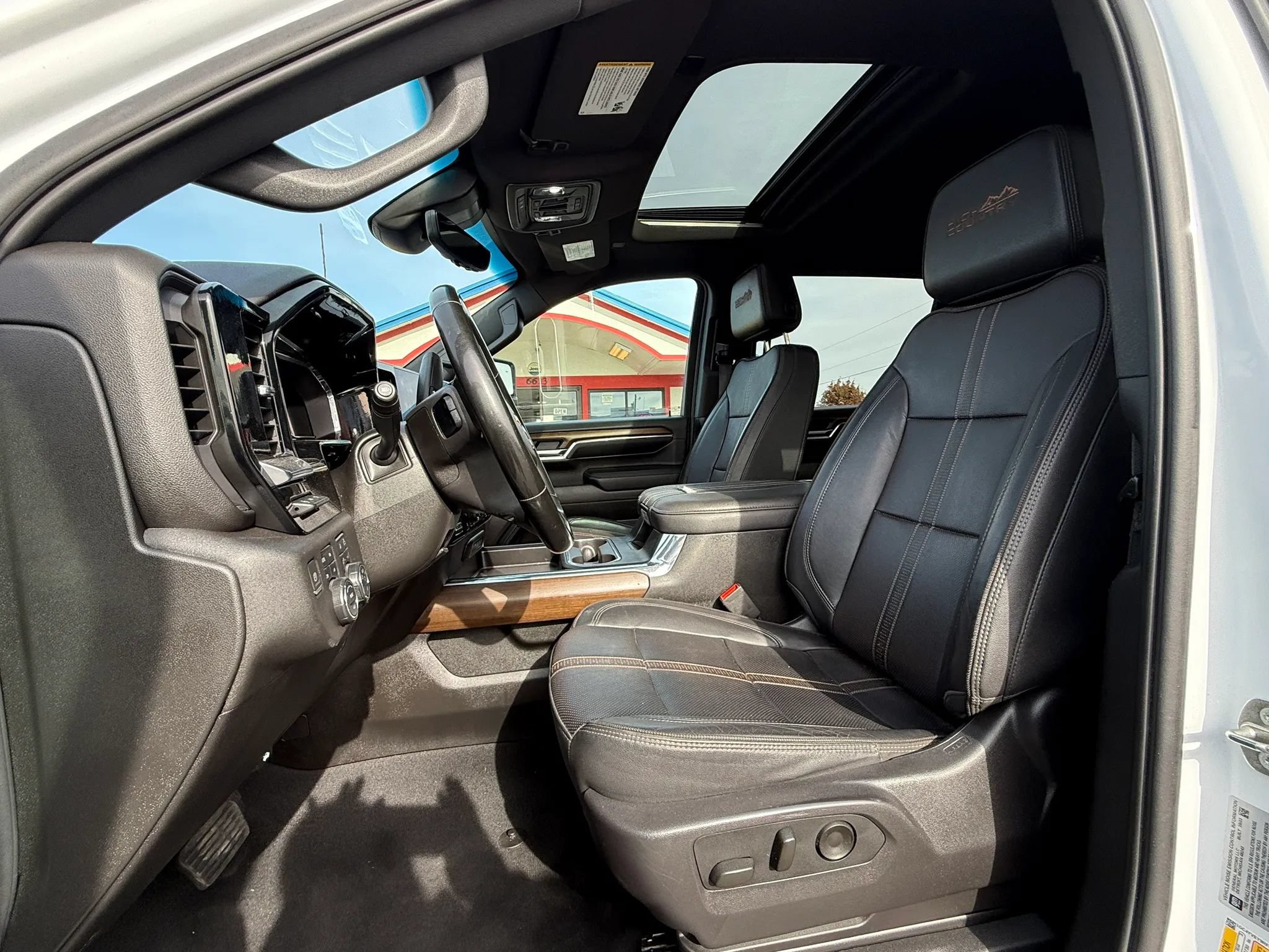Used 2024 Chevrolet Silverado 3500 High Country w/ High Country Premium Package AWD/4WD image 9
