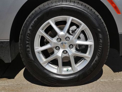 Used 2024 Chevrolet Equinox LT image 9