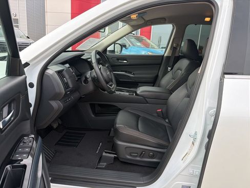 Used 2025 Nissan Pathfinder SL AWD/4WD image 13