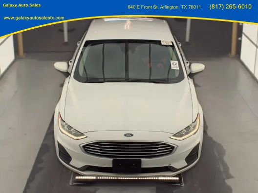 Used 2019 Ford Fusion SE FWD image 2