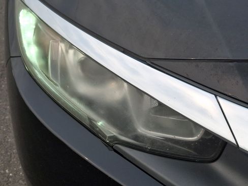 Used 2018 Honda Civic EX-T image 9