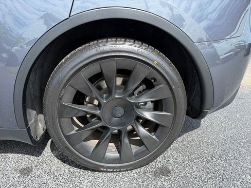 Used 2023 Tesla Model Y AWD image 38