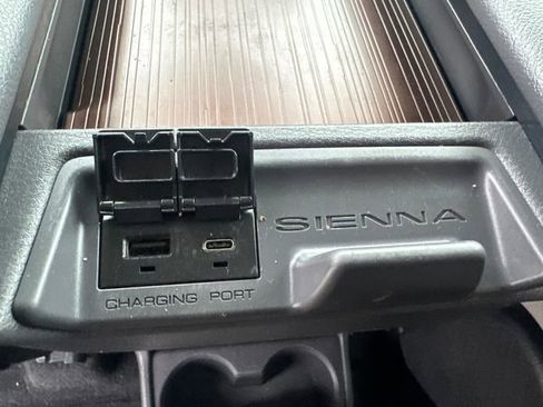 Used 2022 Toyota Sienna LE image 20