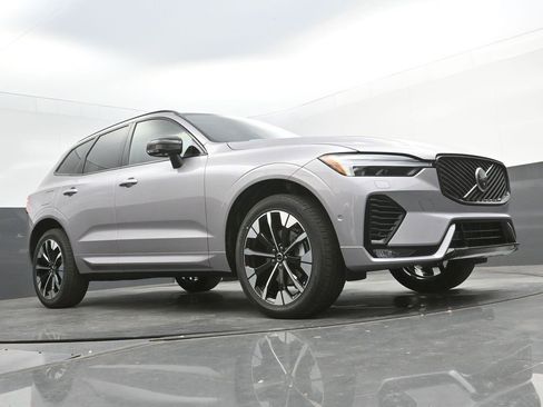 New 2026 Volvo XC60 B5 Plus w/ Protection Package Premier image 40