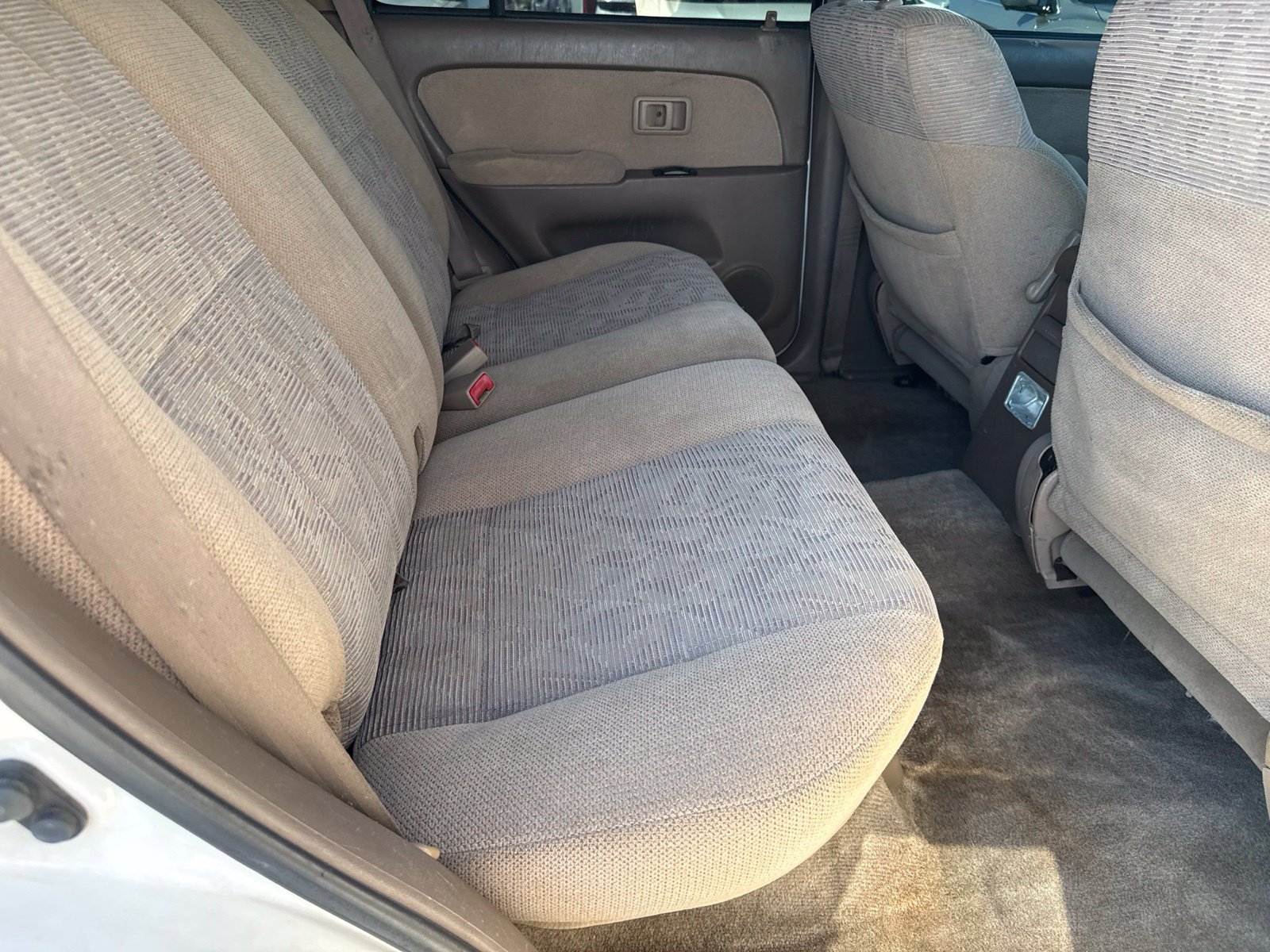 Used 2000 Toyota 4Runner SR5 RWD image 19