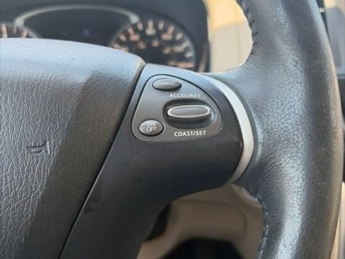 Used 2017 Nissan Pathfinder SV FWD image 23